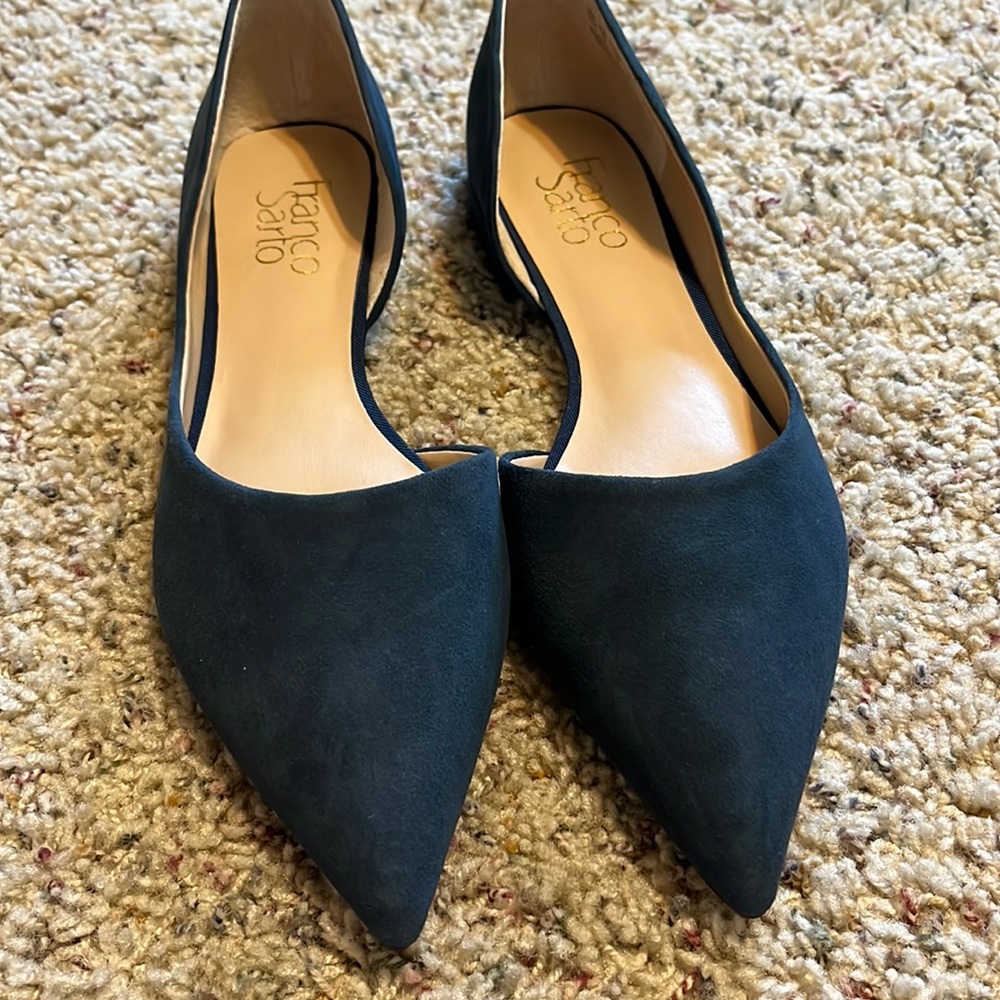 Franco Sarto size 8 navy suede flat